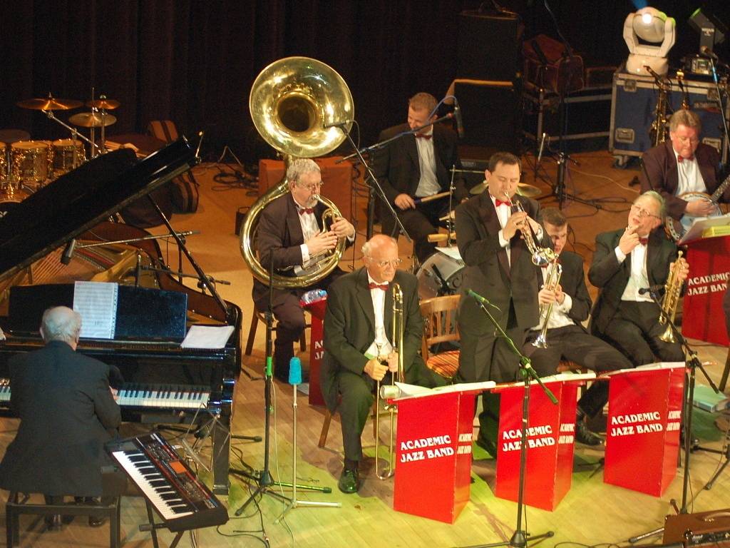 5249037-prerov-academic-jazz-band_denik-1024